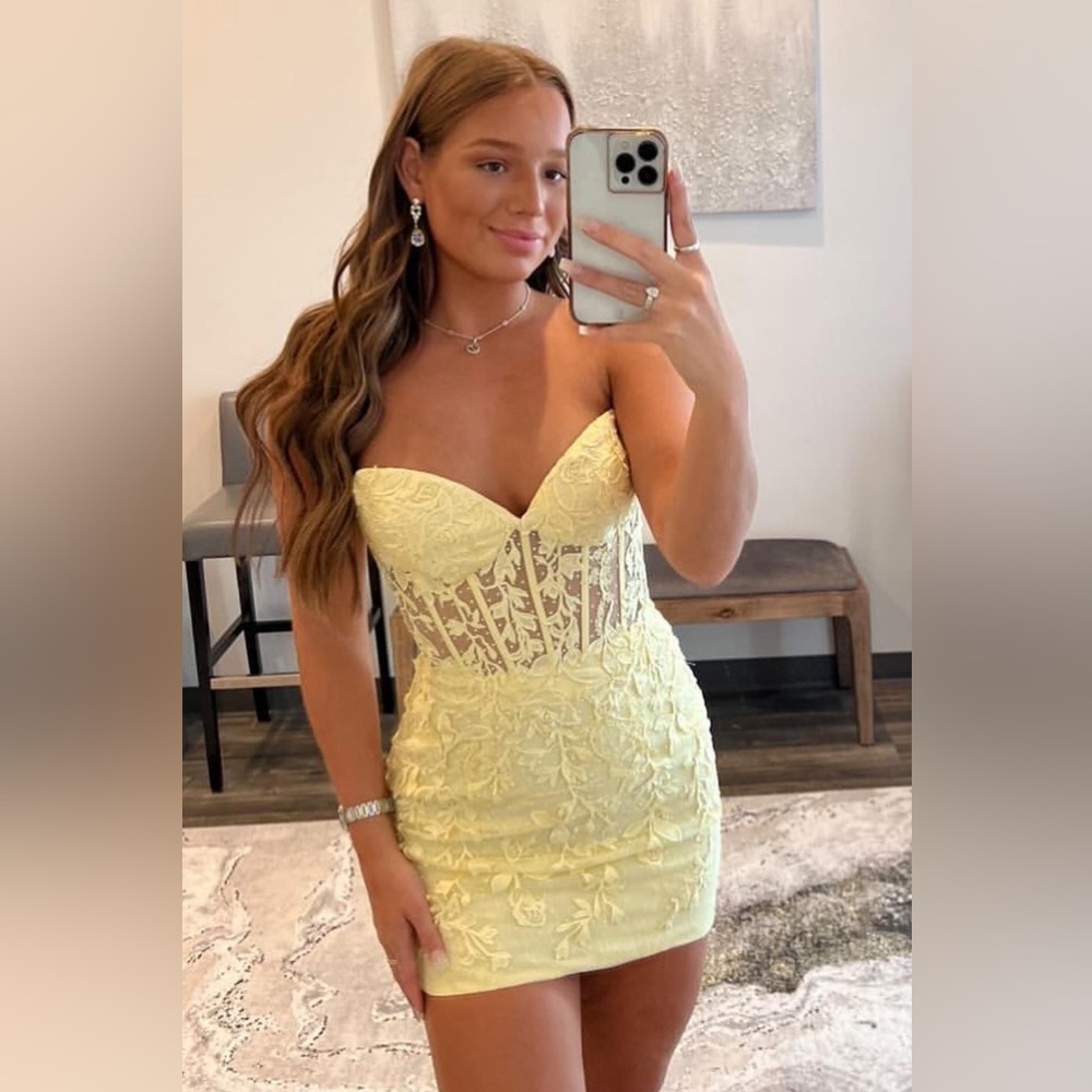 Elegant Yellow Lace Mini Dress